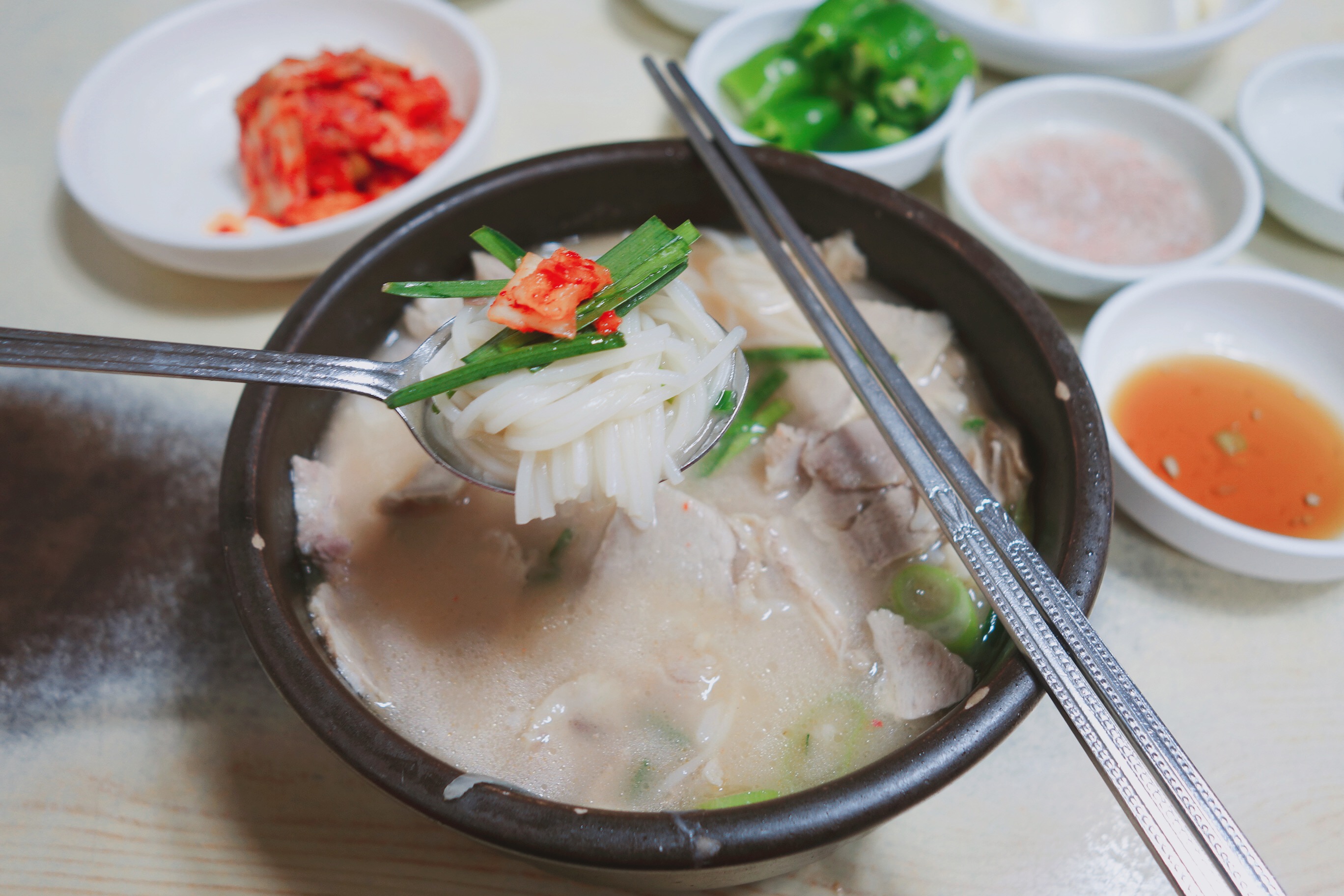 🇰🇷【釜山】松亭3代湯飯(豬肉湯飯)+ 雪冰Sulbing Busan草莓甜品