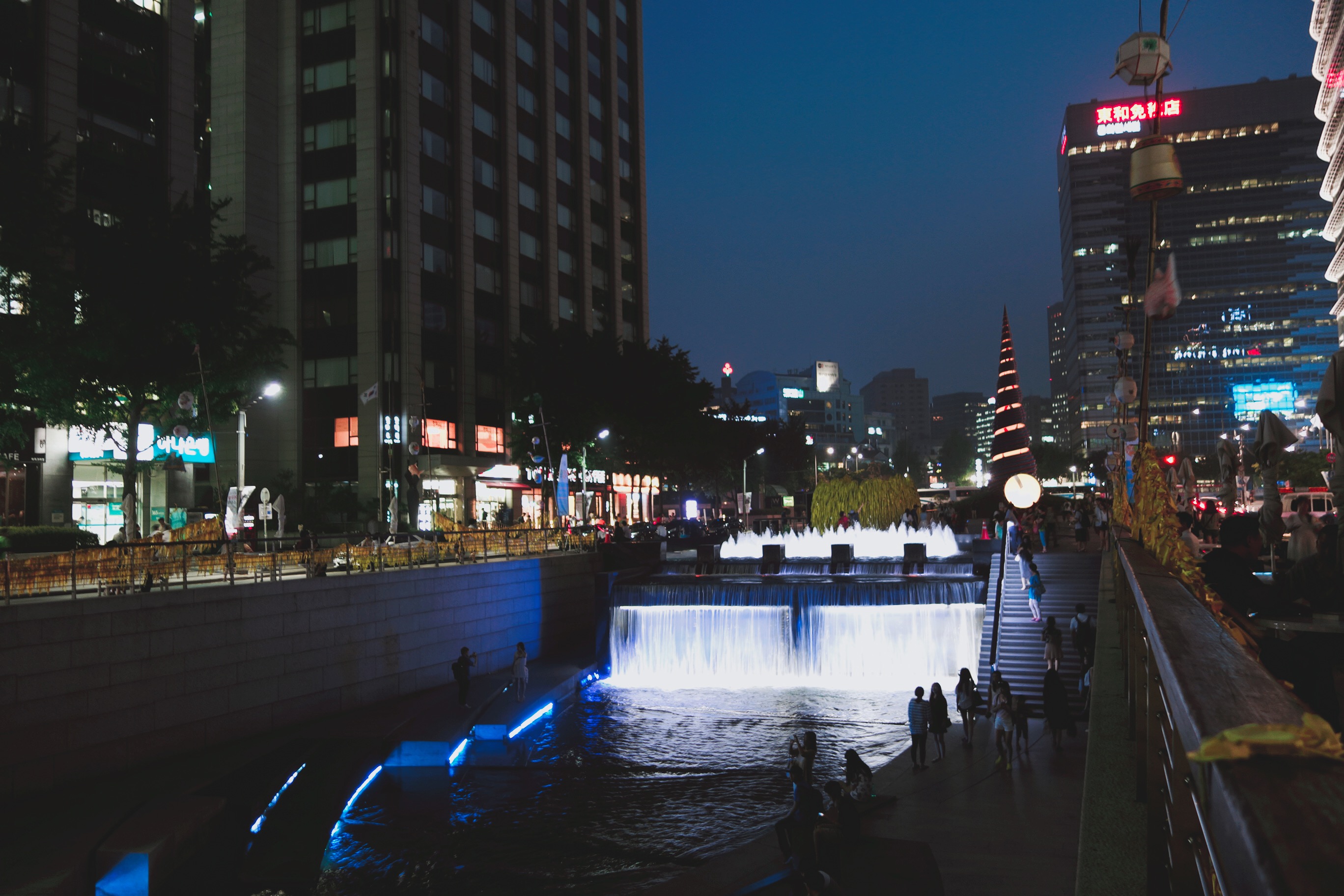 🇰🇷【首爾】晚餐後，來清溪川散步吧！