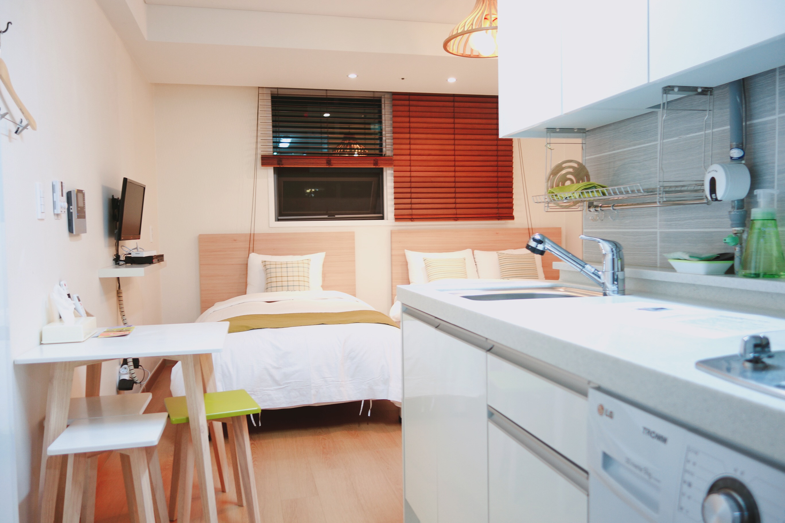 🇰🇷【首爾】金浦機場→小廚房、舒服床舖、講中文也會通的Studio Tong（東廟站）