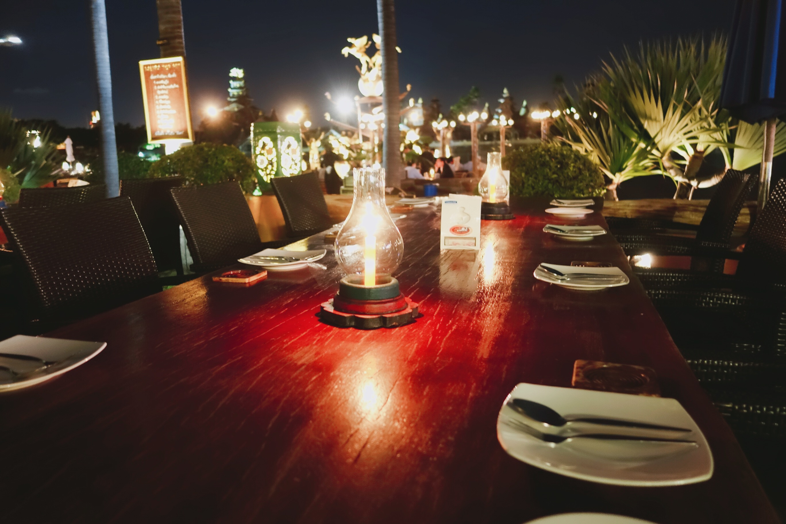 🇹🇭【曼谷】露天音樂餐廳：Koh Lanta Suvarnbhumi Restaurant