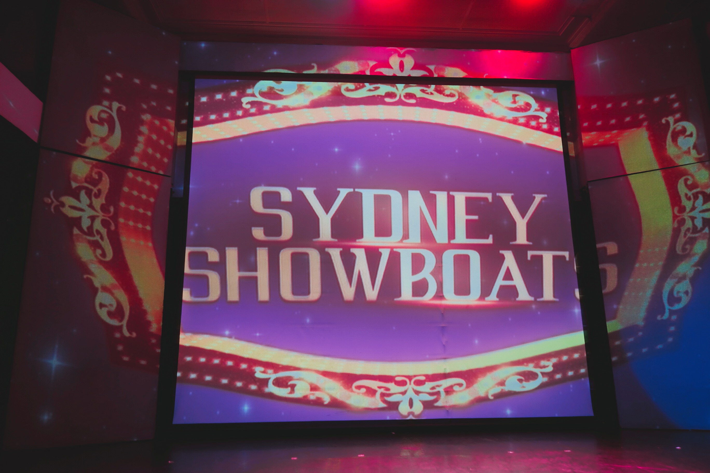 🇦🇺【雪梨】達令港另一種夜晚,在Sydney Showboats吃晚餐、看秀