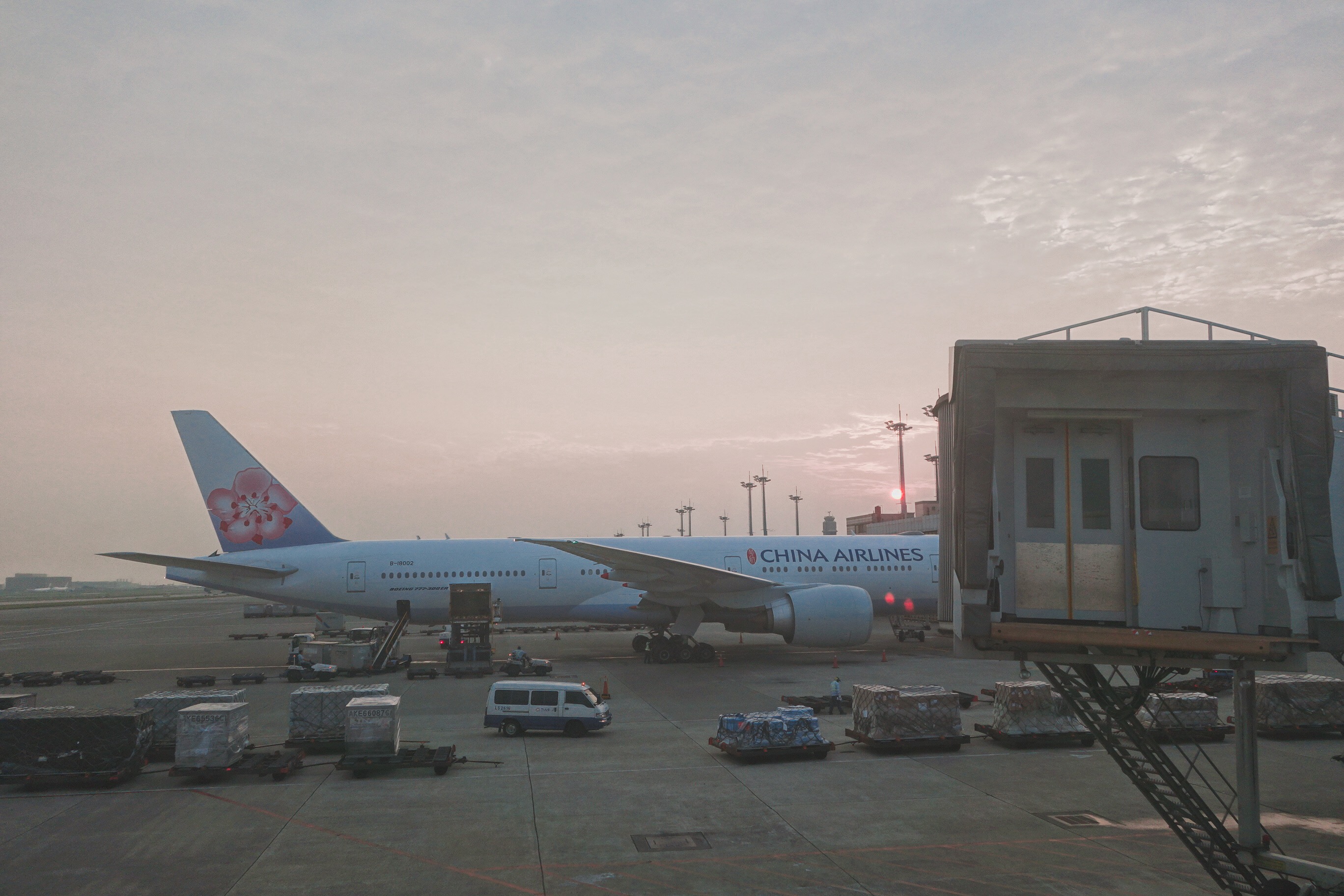 🇨🇳【烏魯木齊】中華航空 China Airlines CI563 TPE-URC、 CI564 URC-TPE