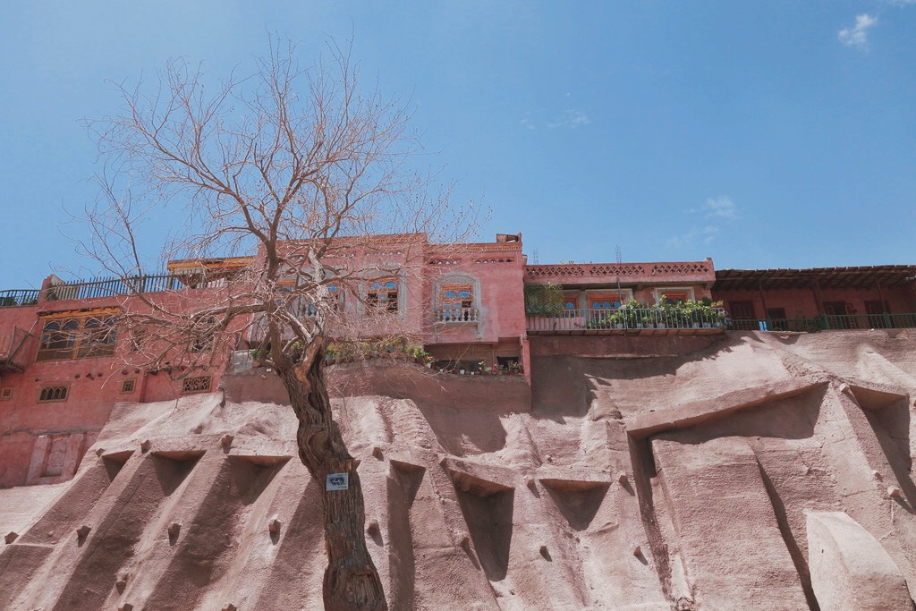 🇨🇳 喀什 | 走進《 追風箏的孩子》場景,兜轉在粉紅色的老城 Walk into the scene of “The Kite Runner” , hanging around the pink old town, China