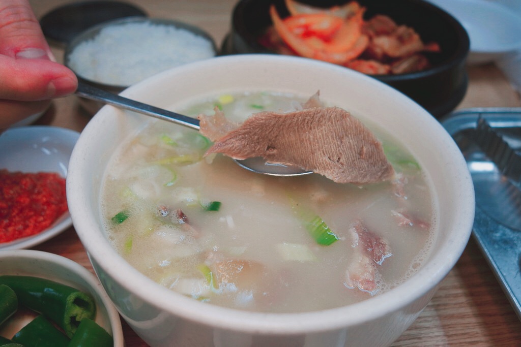 🇰🇷 首爾 | 明洞的家常晚餐：동촌한우소머리국밥순대국전문, South Korea