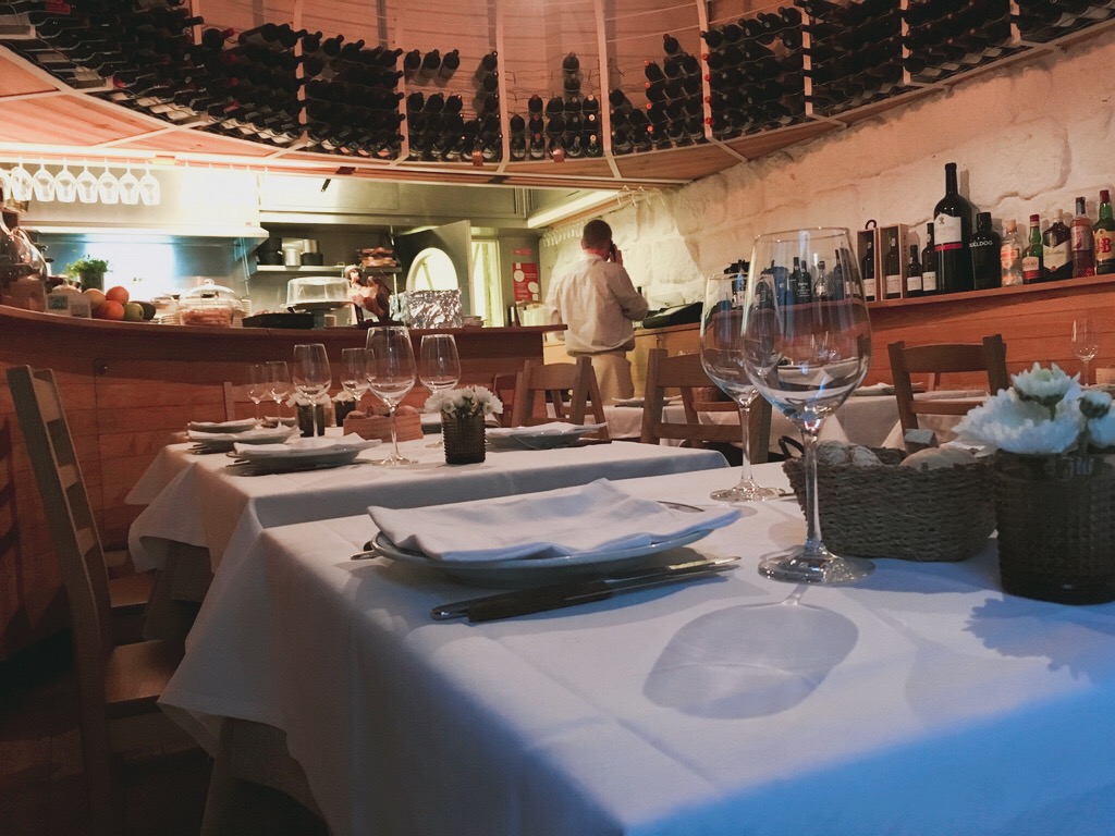 🇵🇹 葡萄牙 | 隱身波多巷弄間十大美食餐廳:商人的酒館 One of the Top 10 restaurants in Porto:Taberna Dos Mercadores, Portugal
